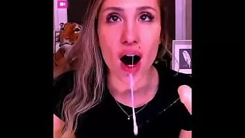 Reproducir ¡Julia b eyacula y tiene un orgasmo de cuerpo completo en la cámara!