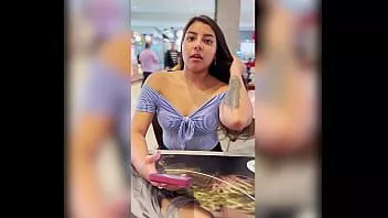 Afspelen Pov - Ik hielp een schattig meisje in het winkelcentrum en ze bedankte me door me uit te nodigen om haar huis te komen bekijken... deel #1