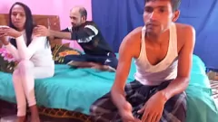 تشغيل الزوجة الهندية قرنية بوبي خاتون وصديقها مانيك ميا يرضيان رغباتهما الشديدة مع ديك حنيف الكبير