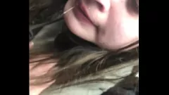 play Melhores amigas lésbicas inter-raciais: Rough Car Ride BJ e HJ