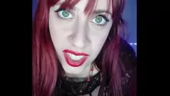 Reproducir El vampiro pelirrojo de Shyyfxx se seduce para una sesión de juego de rol Joi