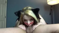 Abspielen Lavender Snowe liefert als Cat Girl einen wilden POV-Blowjob mit Deepthroat und Sperma-im-Mund-Action