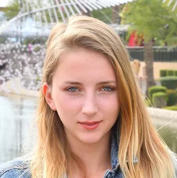 ポルノスター Macy Meadows