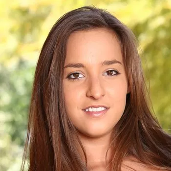 Порнозвезда Amirah Adara