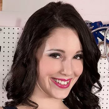 Порнозвезда Noelle Easton